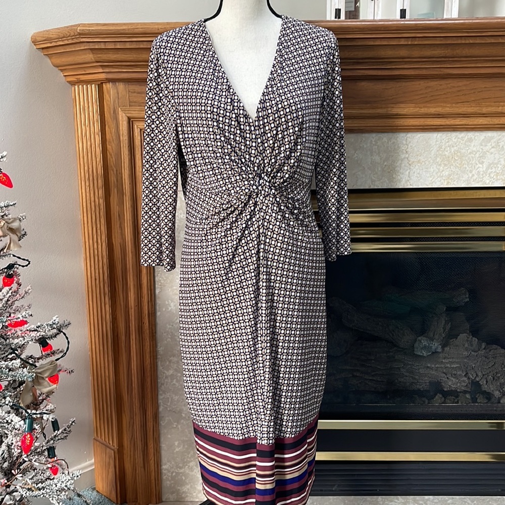 Donna Morgan Deep V Twist Front Print 3/4 Sleeve Flattering  Dress. Size 12